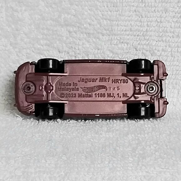 3/$24 Mint 2023 Jaguar Mk1 Hot Wheel HRY80!! - Picture 3 of 3